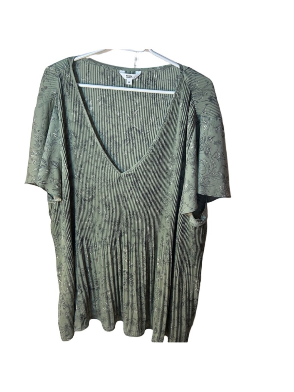 Penningtons Sage Green V-Neck Floral Pleated Tunic Blouse Size 4X